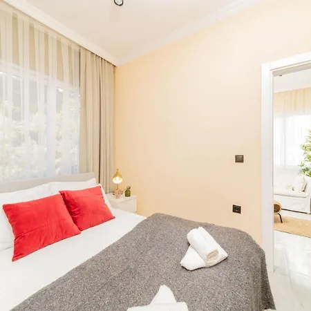 Modern Flat With Shared Pool And Balcony In Alanya