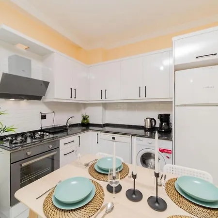 Modern Flat With Shared Pool And Balcony In Alanya Avsallar